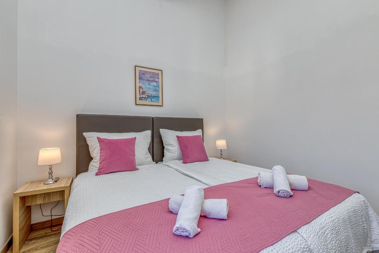 Island Resort Mihaela - Happy Rentals Трогир Экстерьер фото