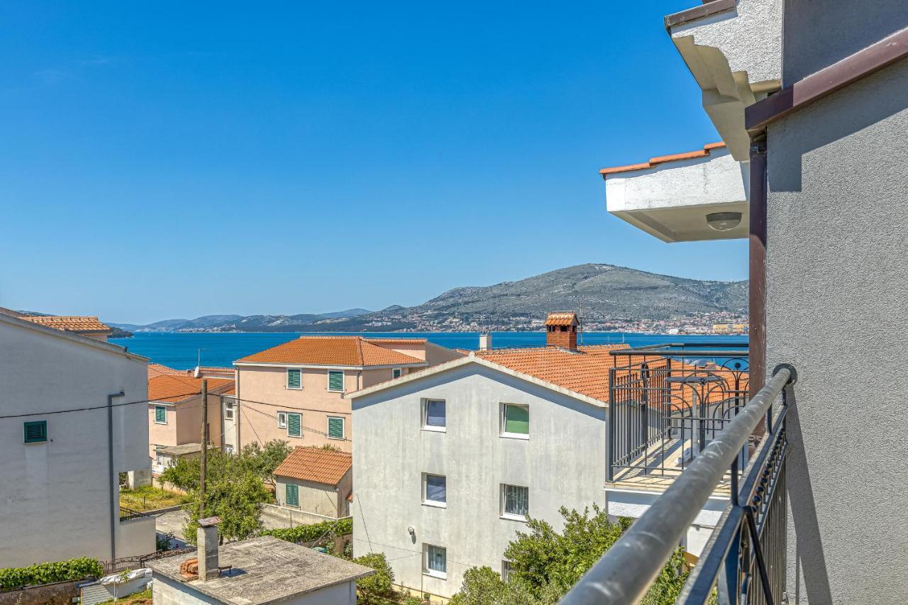Island Resort Mihaela - Happy Rentals Трогир Экстерьер фото