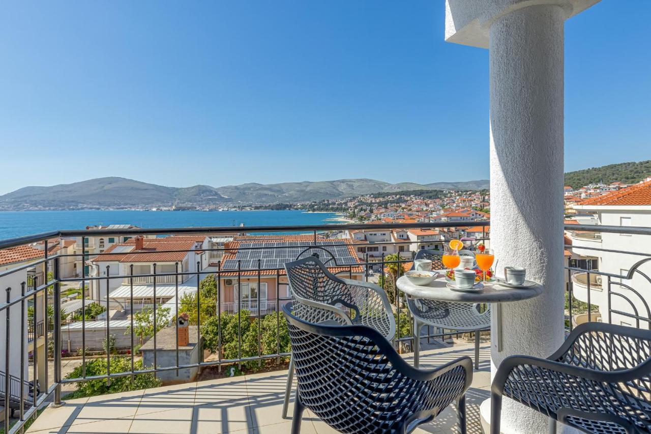 Island Resort Mihaela - Happy Rentals Трогир Экстерьер фото
