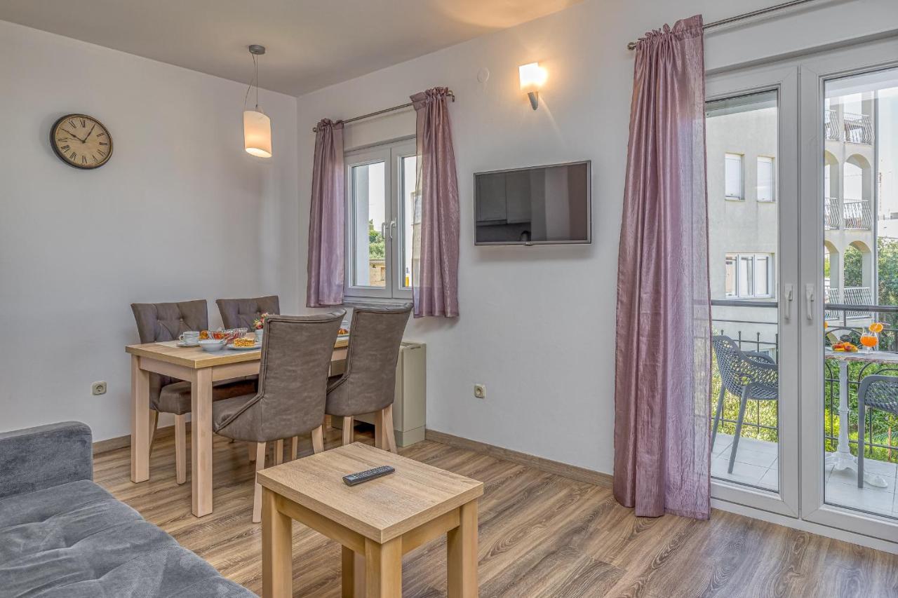 Island Resort Mihaela - Happy Rentals Трогир Экстерьер фото