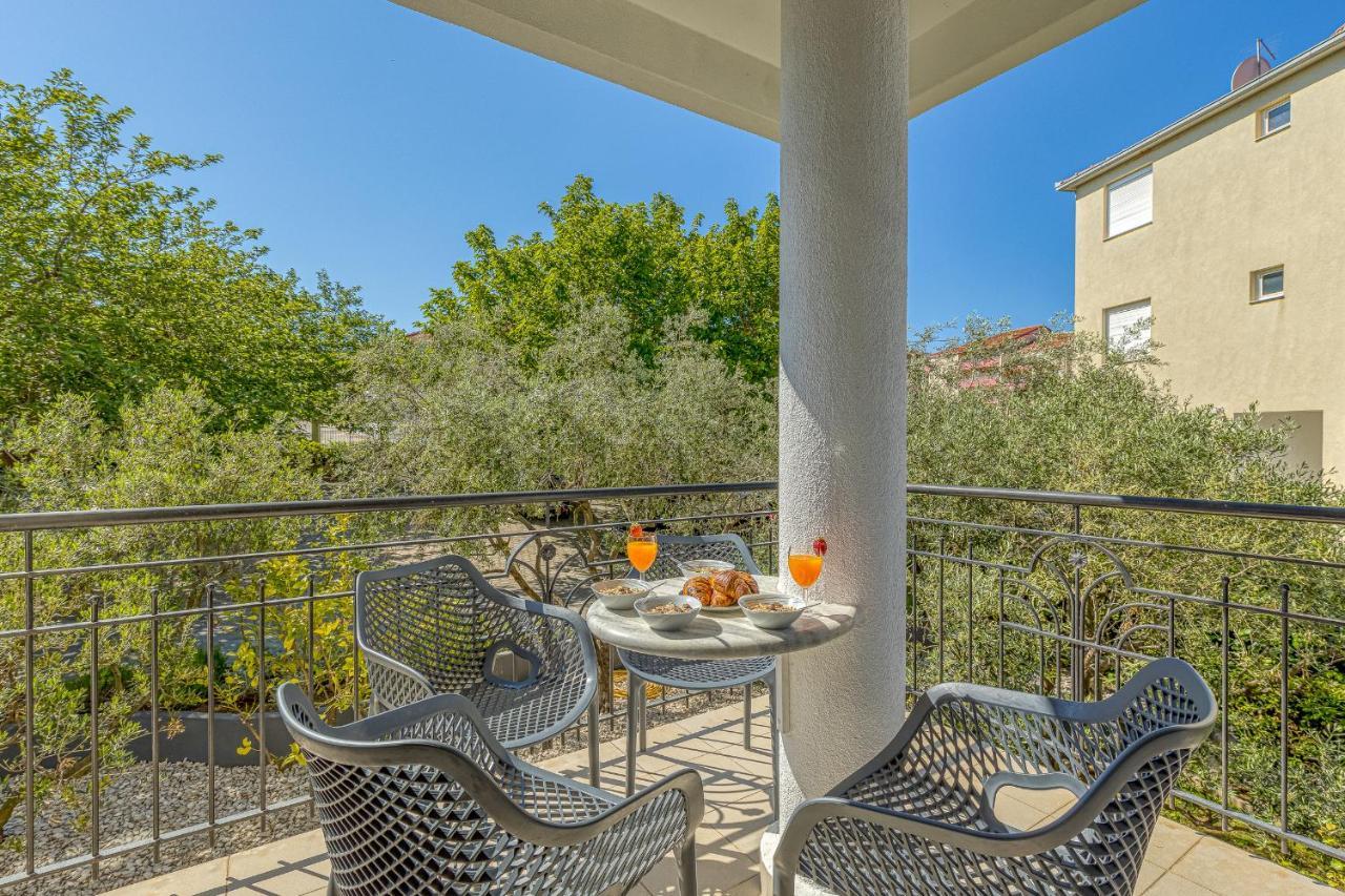 Island Resort Mihaela - Happy Rentals Трогир Экстерьер фото