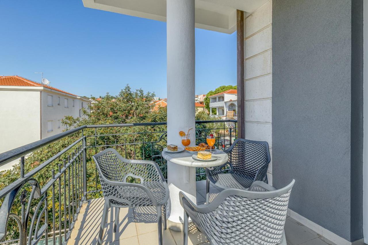 Island Resort Mihaela - Happy Rentals Трогир Экстерьер фото