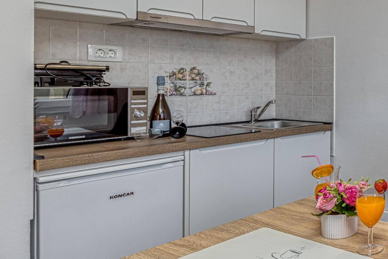 Island Resort Mihaela - Happy Rentals Трогир Экстерьер фото