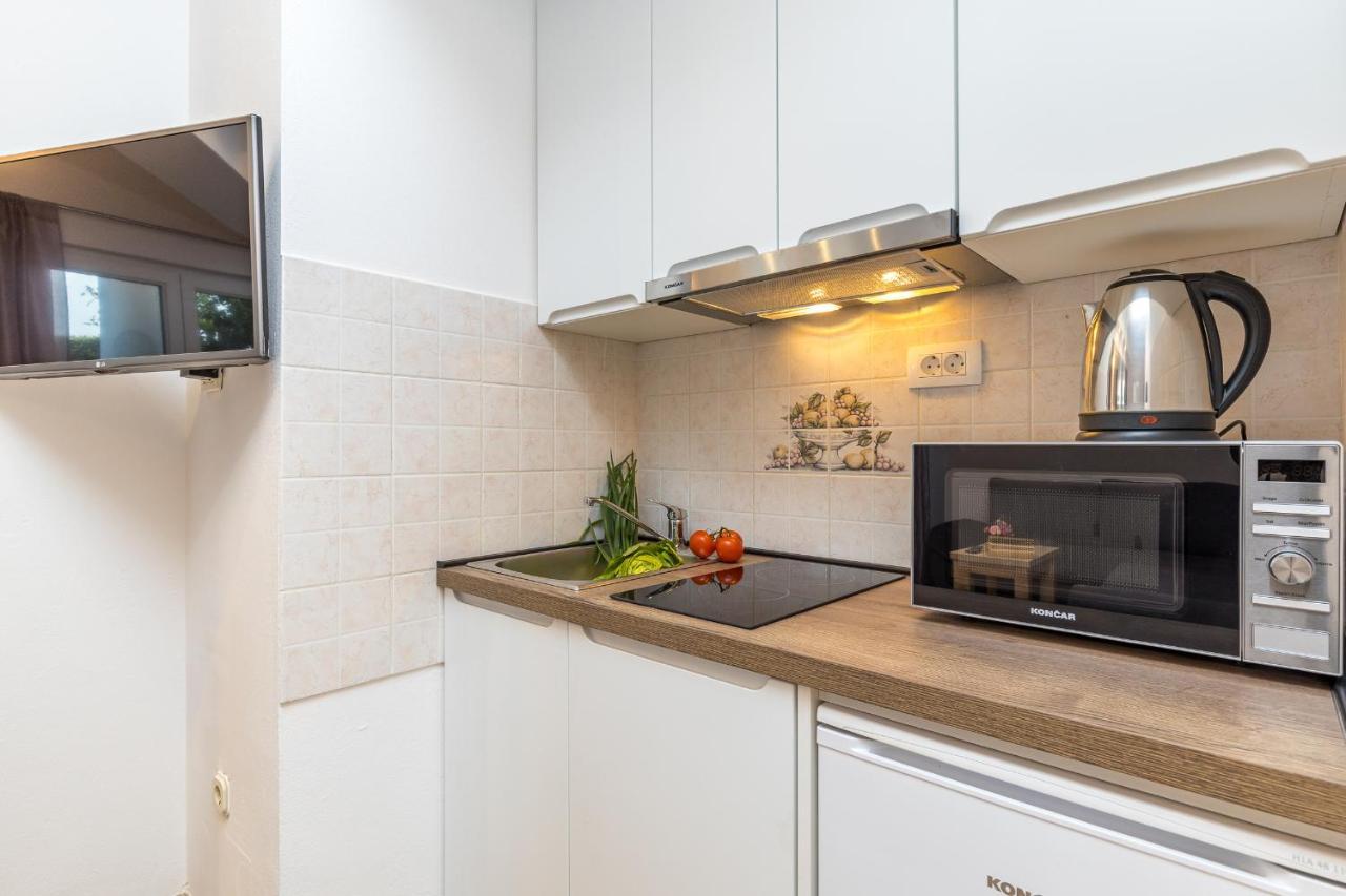 Island Resort Mihaela - Happy Rentals Трогир Экстерьер фото