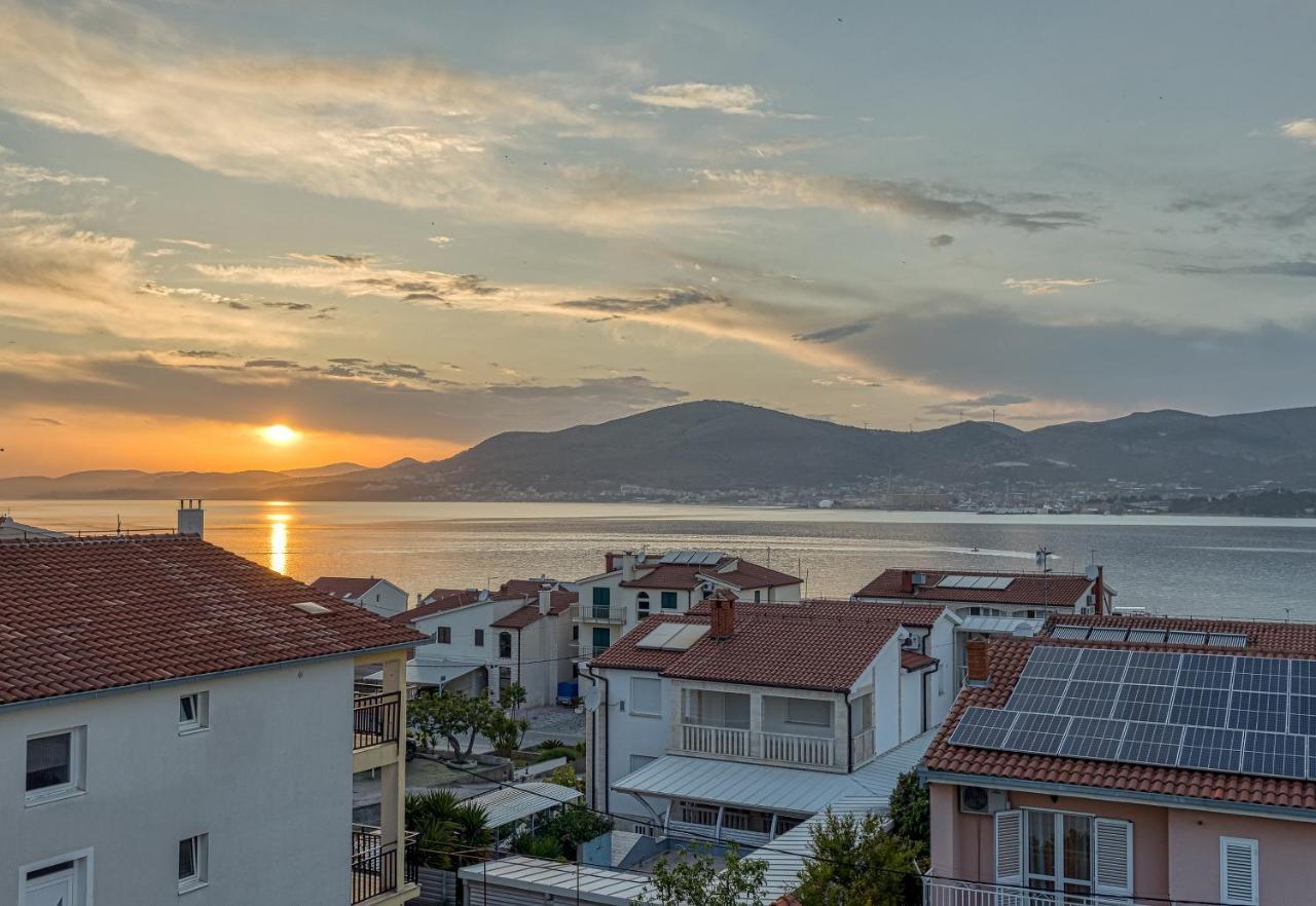 Island Resort Mihaela - Happy Rentals Трогир Экстерьер фото